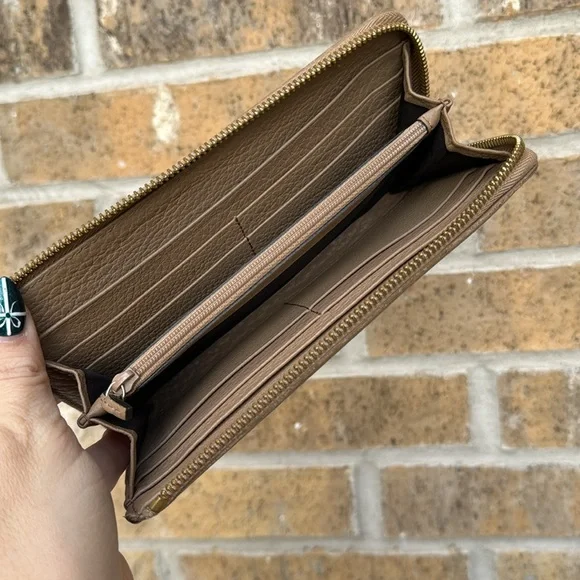 Gucci Zip Leather Wallet - Picture 7 of 9